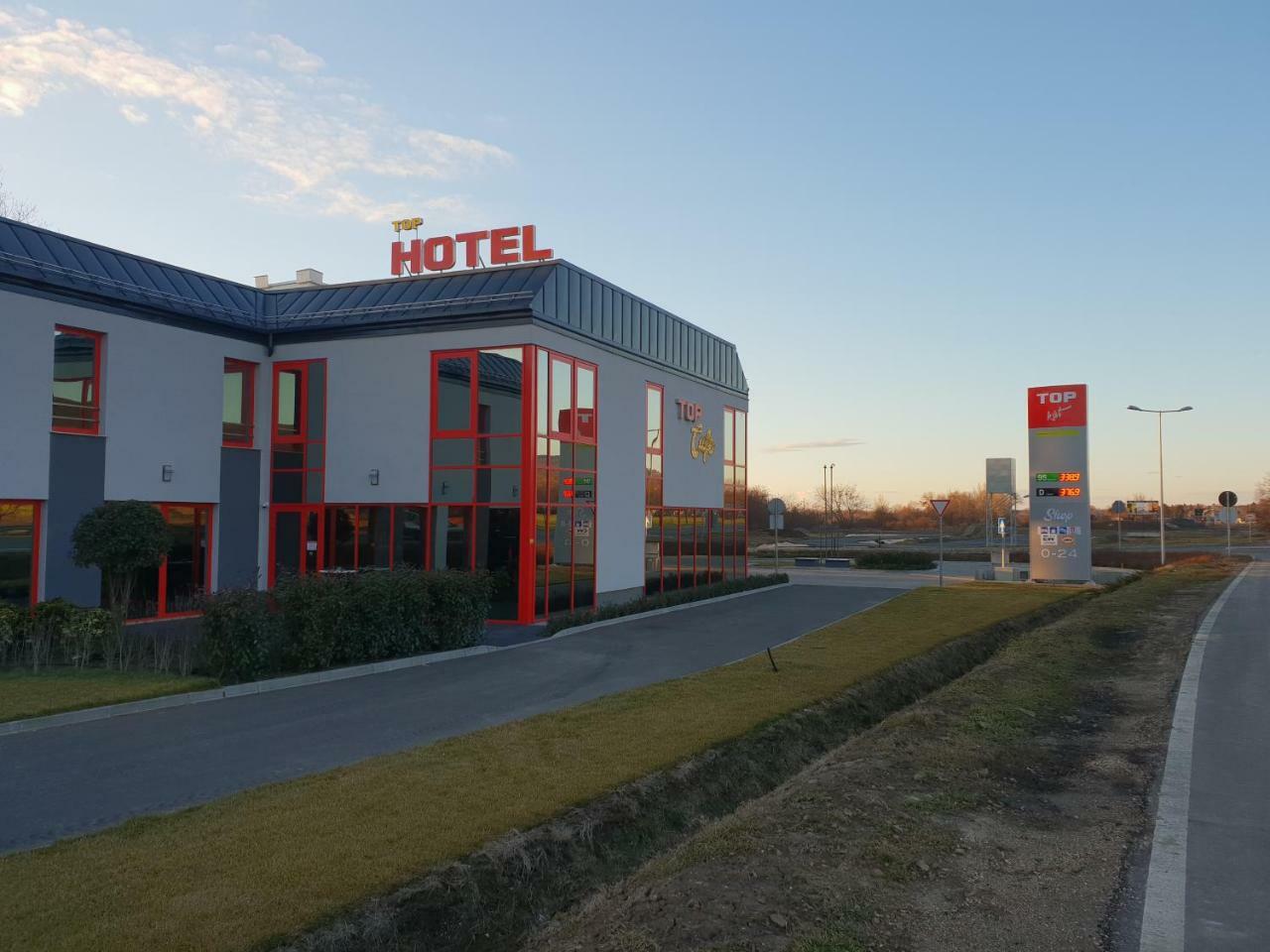 Top Hotel Vertesszolos Exterior foto